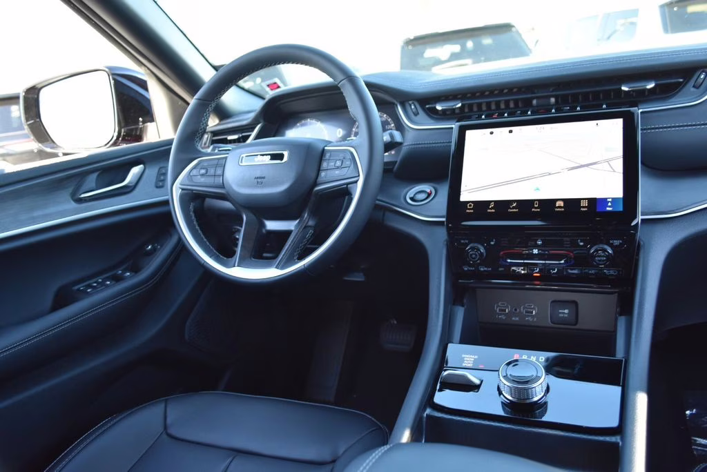 2025 Velvet Red Pearlcoat Jeep Grand Cherokee Limited 4X4 SUV