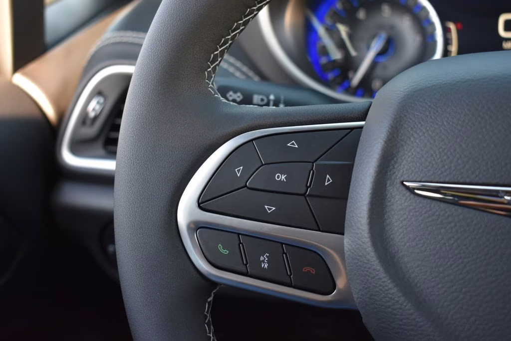 2026 Diamond Black Crystal Pearlcoat Chrysler Pacifica Select AWD Van