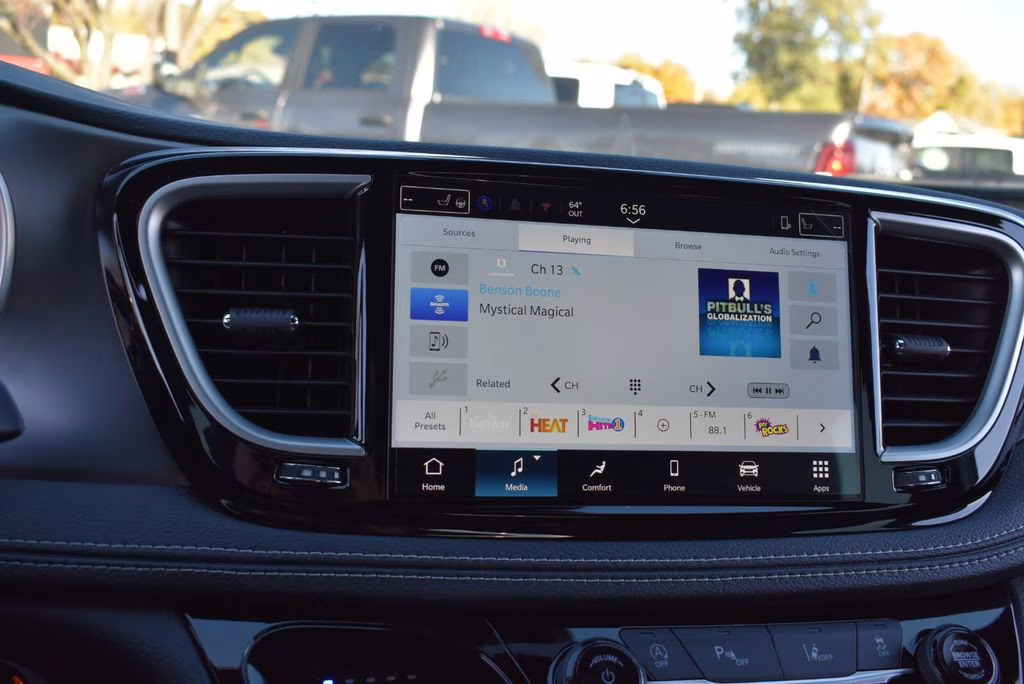 2026 Diamond Black Crystal Pearlcoat Chrysler Pacifica Select AWD Van