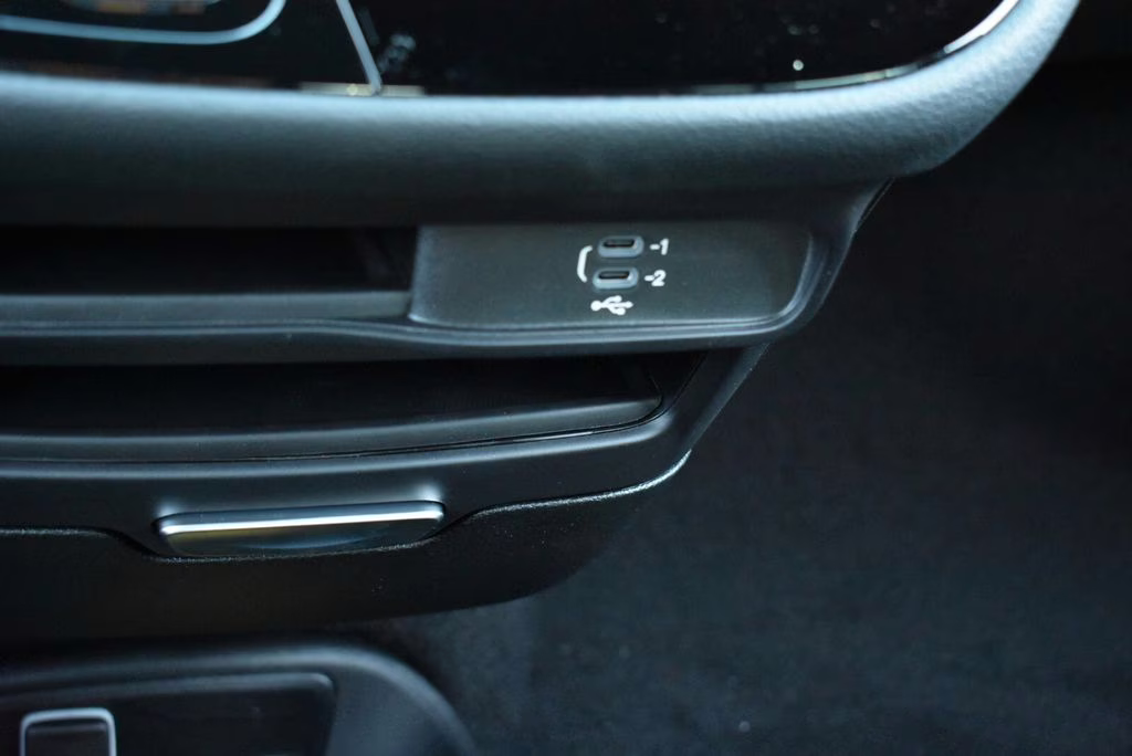 2026 Diamond Black Crystal Pearlcoat Chrysler Pacifica Select AWD Van