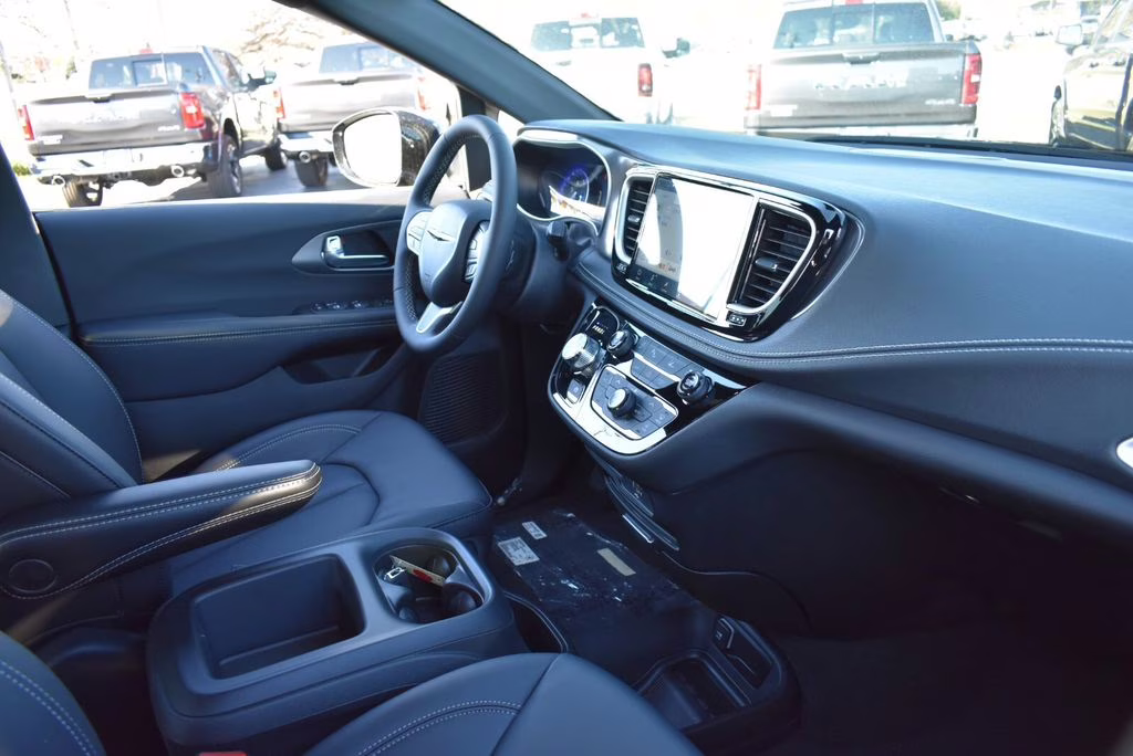 2026 Diamond Black Crystal Pearlcoat Chrysler Pacifica Select AWD Van