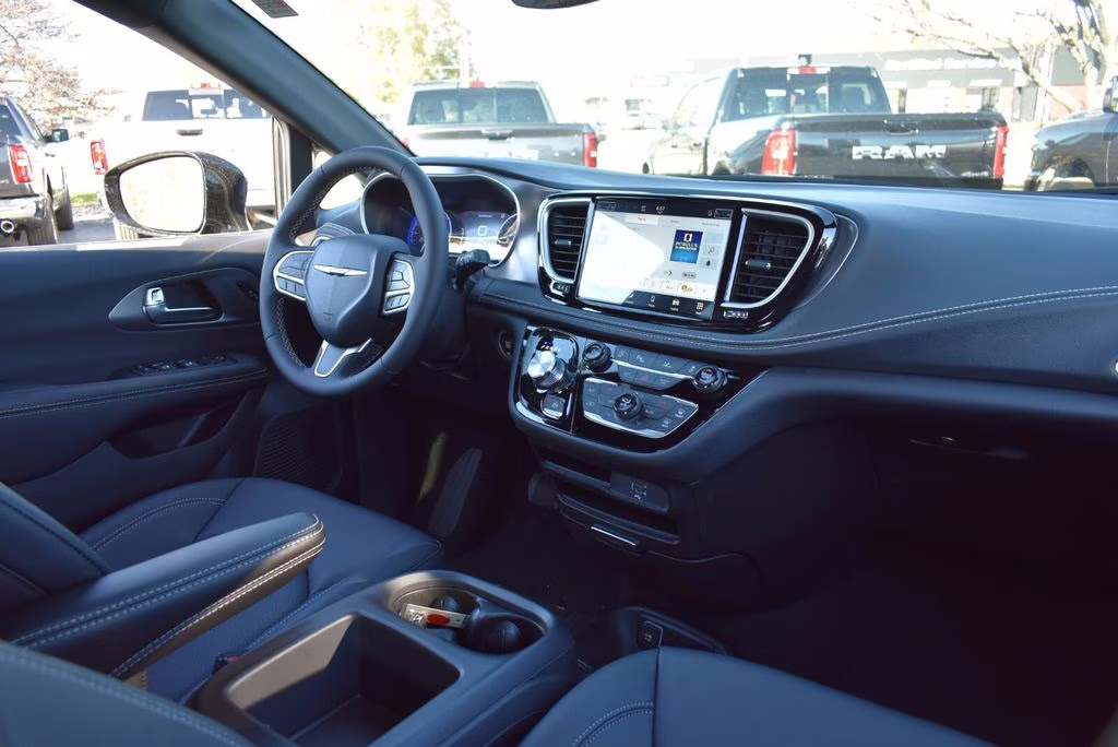 2026 Diamond Black Crystal Pearlcoat Chrysler Pacifica Select AWD Van