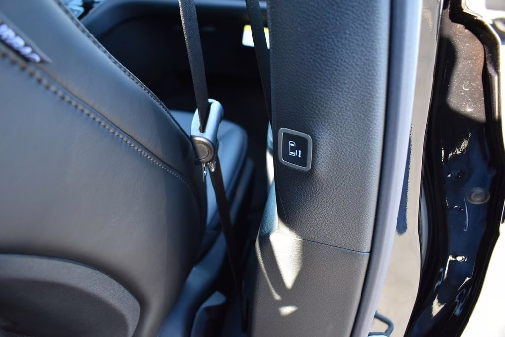 2026 Diamond Black Crystal Pearlcoat Chrysler Pacifica Select AWD Van