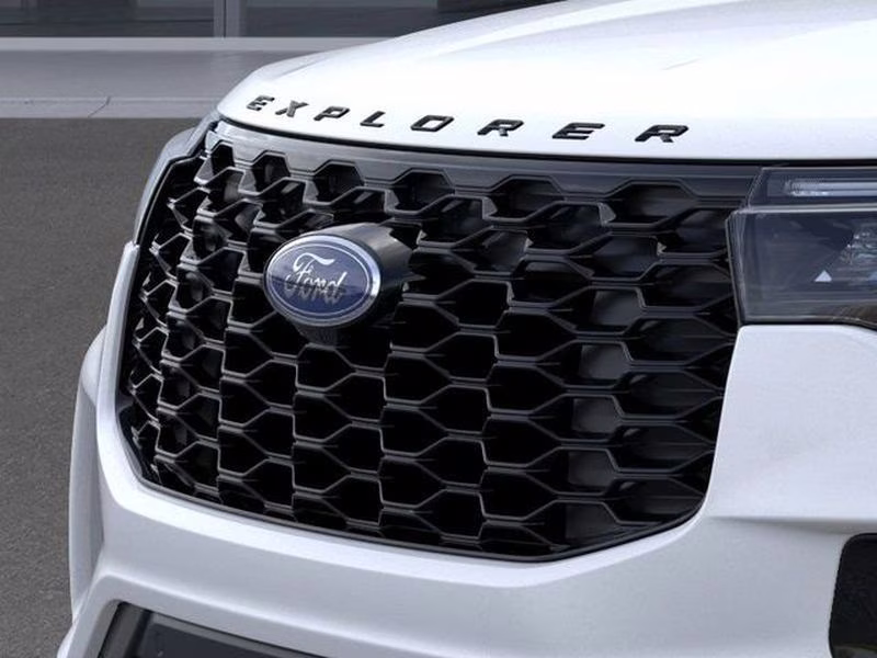 2026 Star White Metallic Tri-Coat Ford Explorer ST-Line RWD SUV