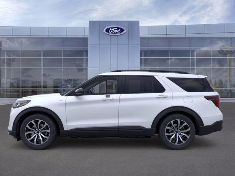 2026 Star White Metallic Tri-Coat Ford Explorer ST-Line RWD SUV