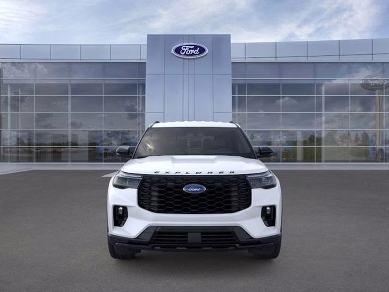 2026 Star White Metallic Tri-Coat Ford Explorer ST-Line RWD SUV