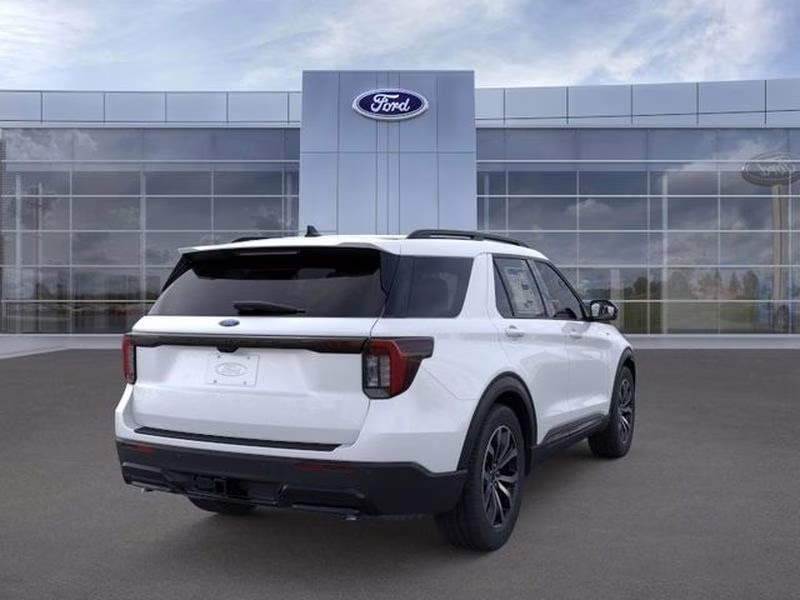 2026 Star White Metallic Tri-Coat Ford Explorer ST-Line RWD SUV