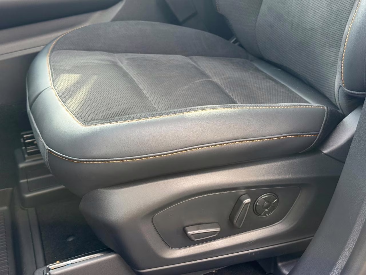 2026 Agate Black Metallic Ford Explorer Tremor 4X4 SUV