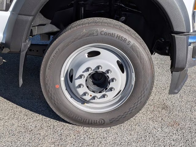 2025 Oxford White Ford Super Duty F-450 DRW XL RWD Truck