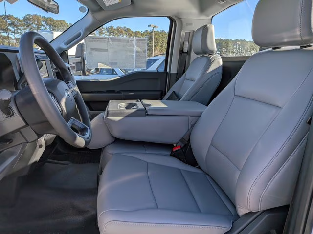 2025 Oxford White Ford Super Duty F-450 DRW XL RWD Truck