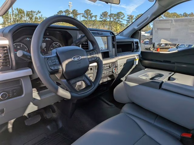 2025 Oxford White Ford Super Duty F-450 DRW XL RWD Truck