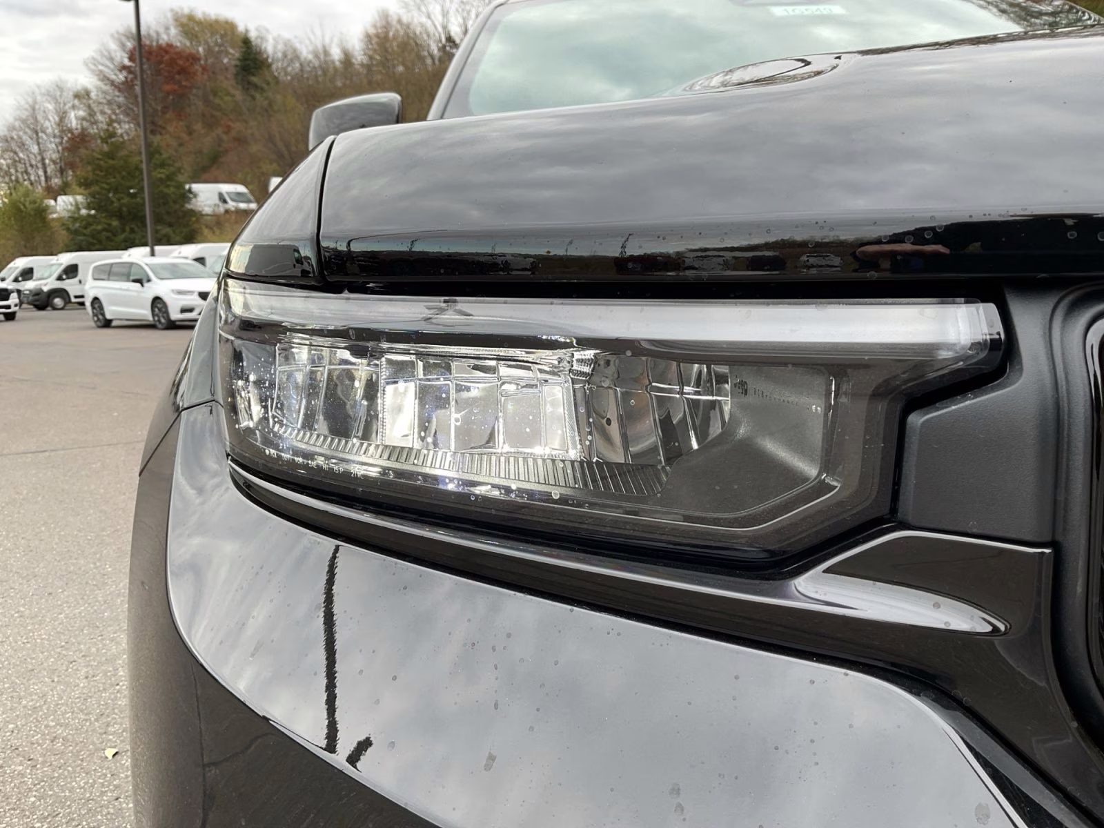 2025 Diamond Black Crystal Pearlcoat Jeep Grand Cherokee Altitude X 4X4 SUV