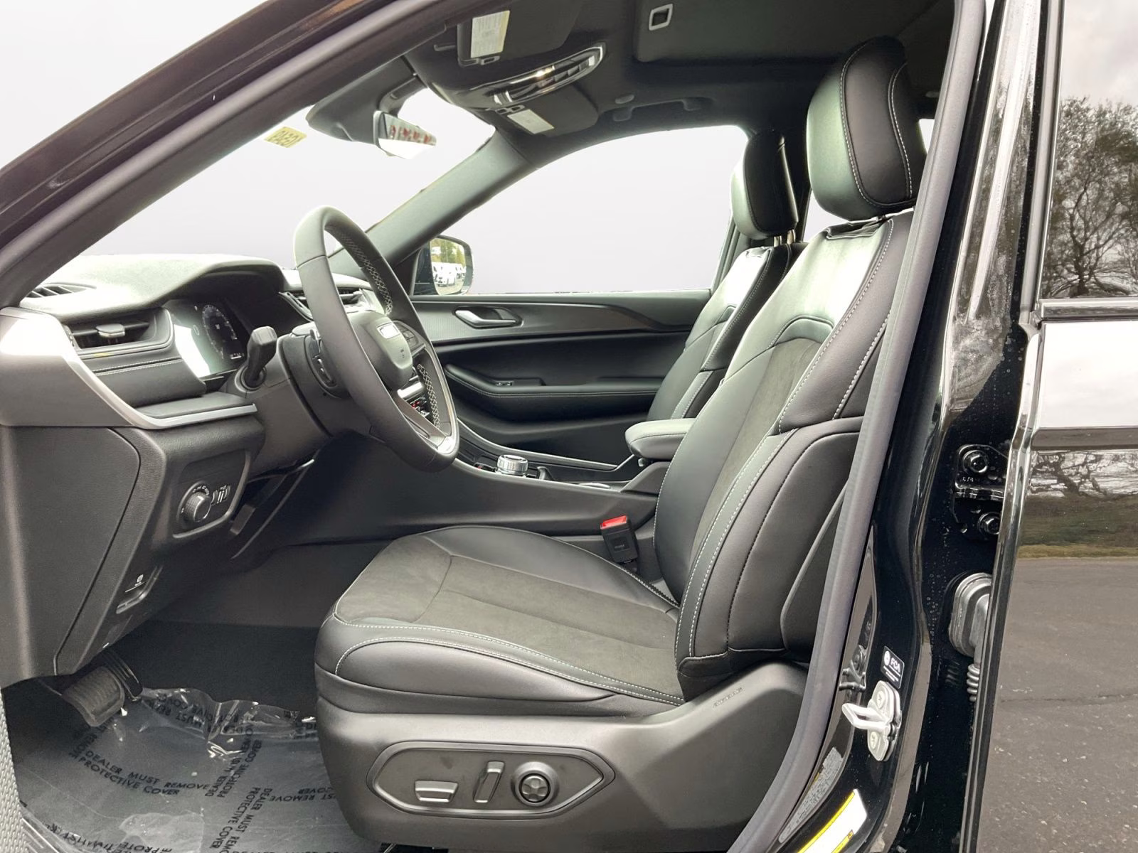 2025 Diamond Black Crystal Pearlcoat Jeep Grand Cherokee Altitude X 4X4 SUV