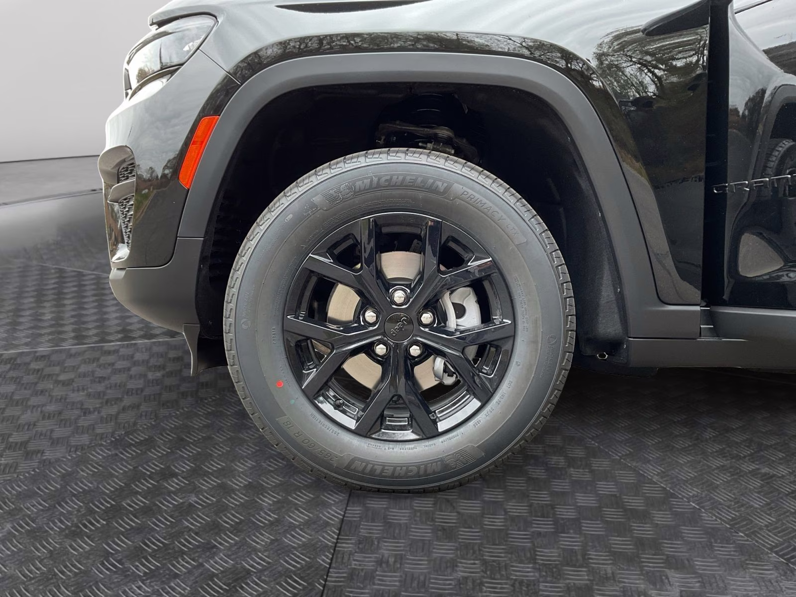 2025 Diamond Black Crystal Pearlcoat Jeep Grand Cherokee Altitude X 4X4 SUV