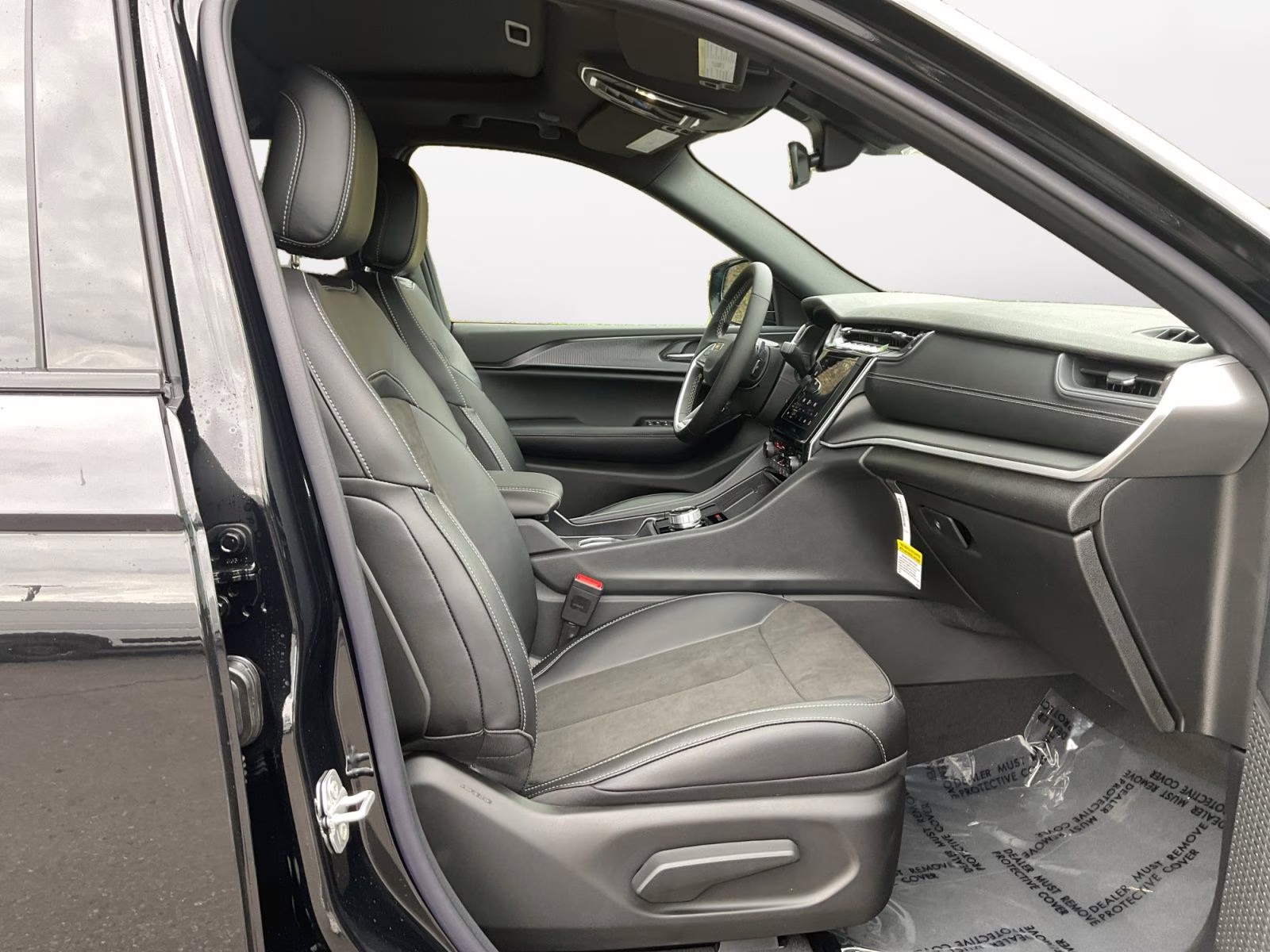 2025 Diamond Black Crystal Pearlcoat Jeep Grand Cherokee Altitude X 4X4 SUV