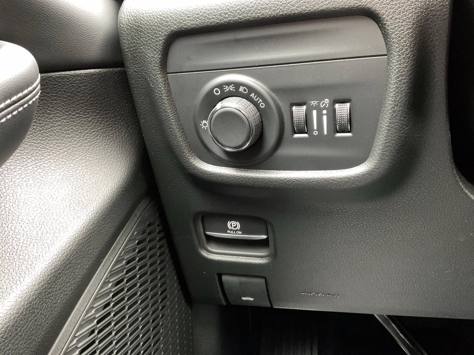 2025 Diamond Black Crystal Pearlcoat Jeep Grand Cherokee Altitude X 4X4 SUV