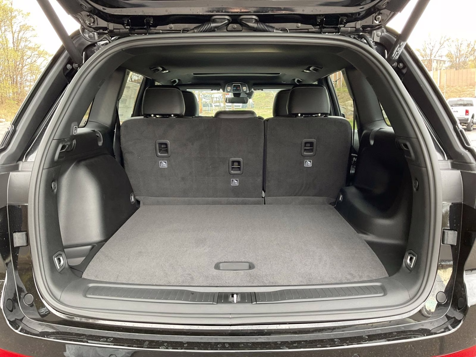 2025 Diamond Black Crystal Pearlcoat Jeep Grand Cherokee Altitude X 4X4 SUV