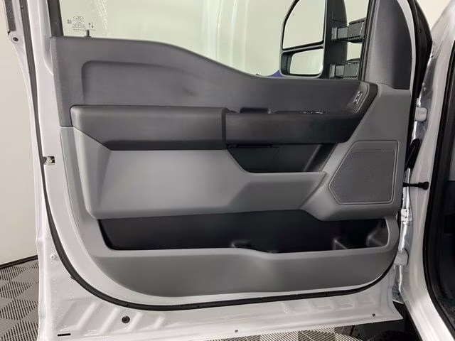 2026 Oxford White Ford Super Duty F-550 DRW XL 4X4 Chassis