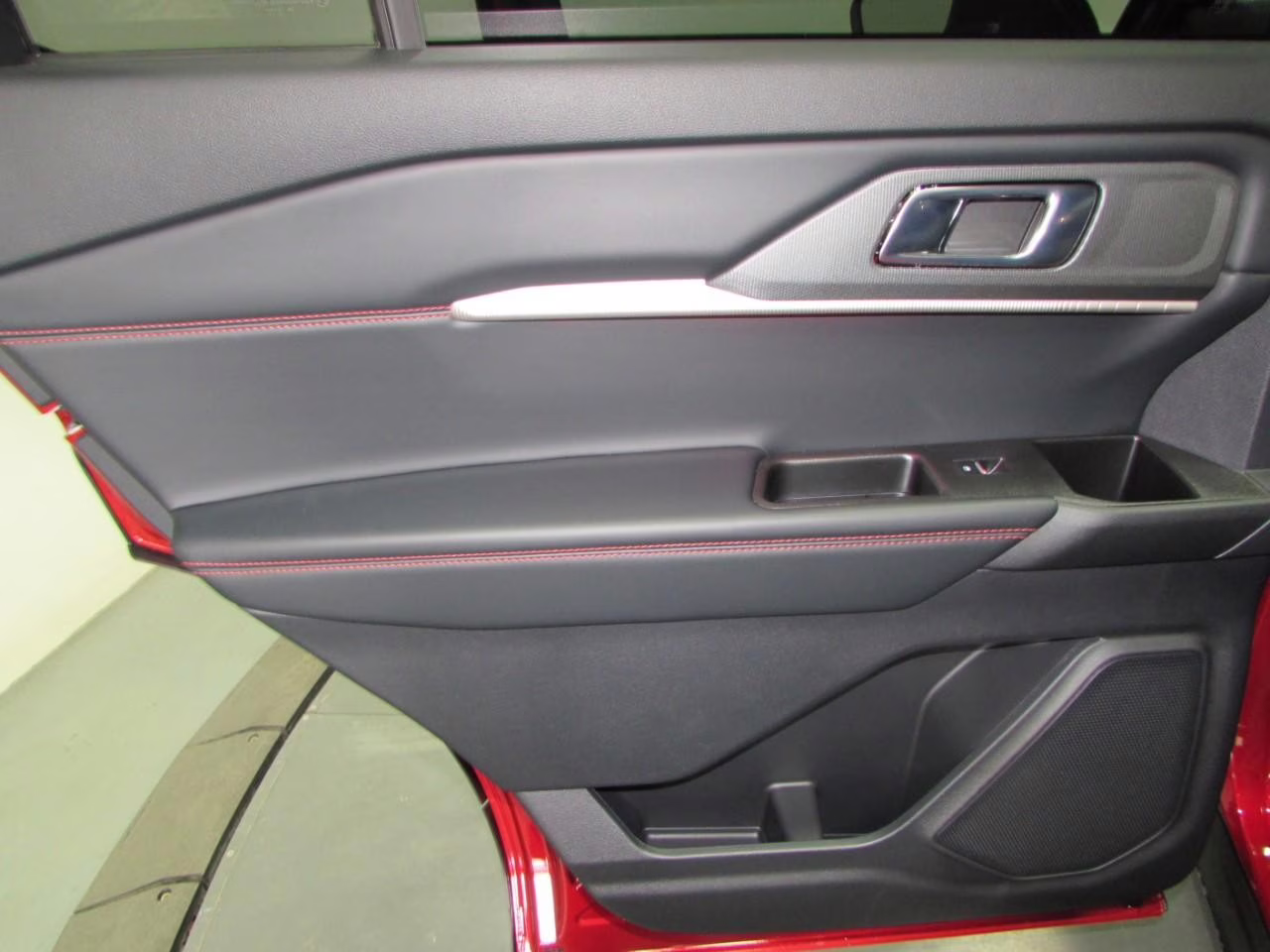 2026 Rapid Red Metallic Tinted Clearcoat Ford Explorer ST-Line 4X4 SUV