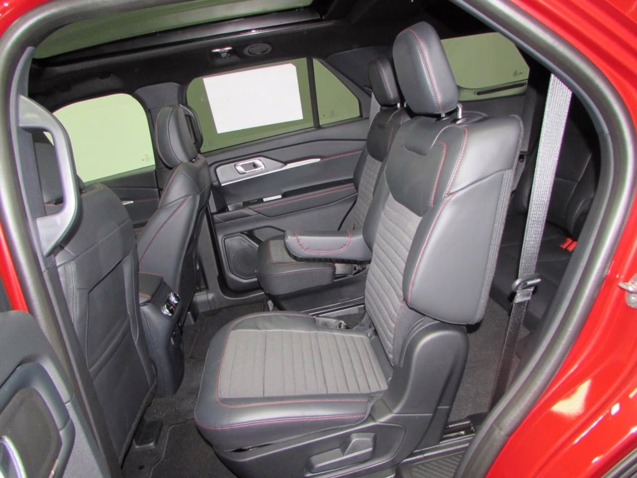 2026 Rapid Red Metallic Tinted Clearcoat Ford Explorer ST-Line 4X4 SUV