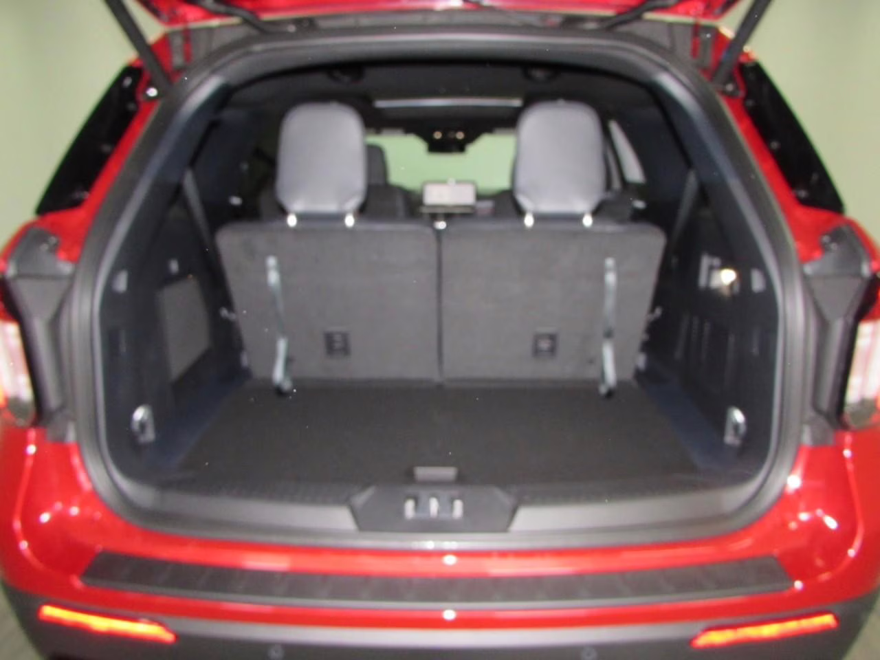 2026 Rapid Red Metallic Tinted Clearcoat Ford Explorer ST-Line 4X4 SUV