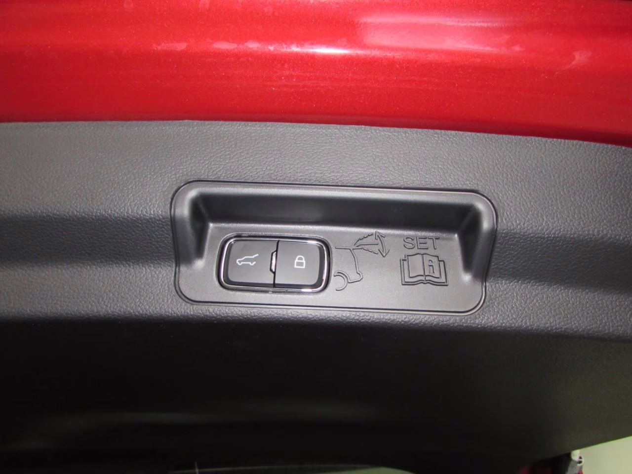 2026 Rapid Red Metallic Tinted Clearcoat Ford Explorer ST-Line 4X4 SUV