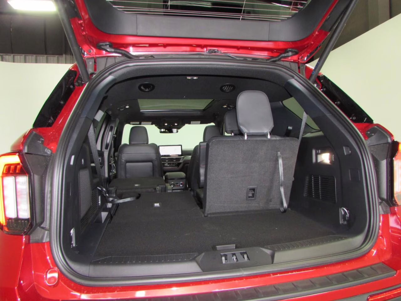 2026 Rapid Red Metallic Tinted Clearcoat Ford Explorer ST-Line 4X4 SUV