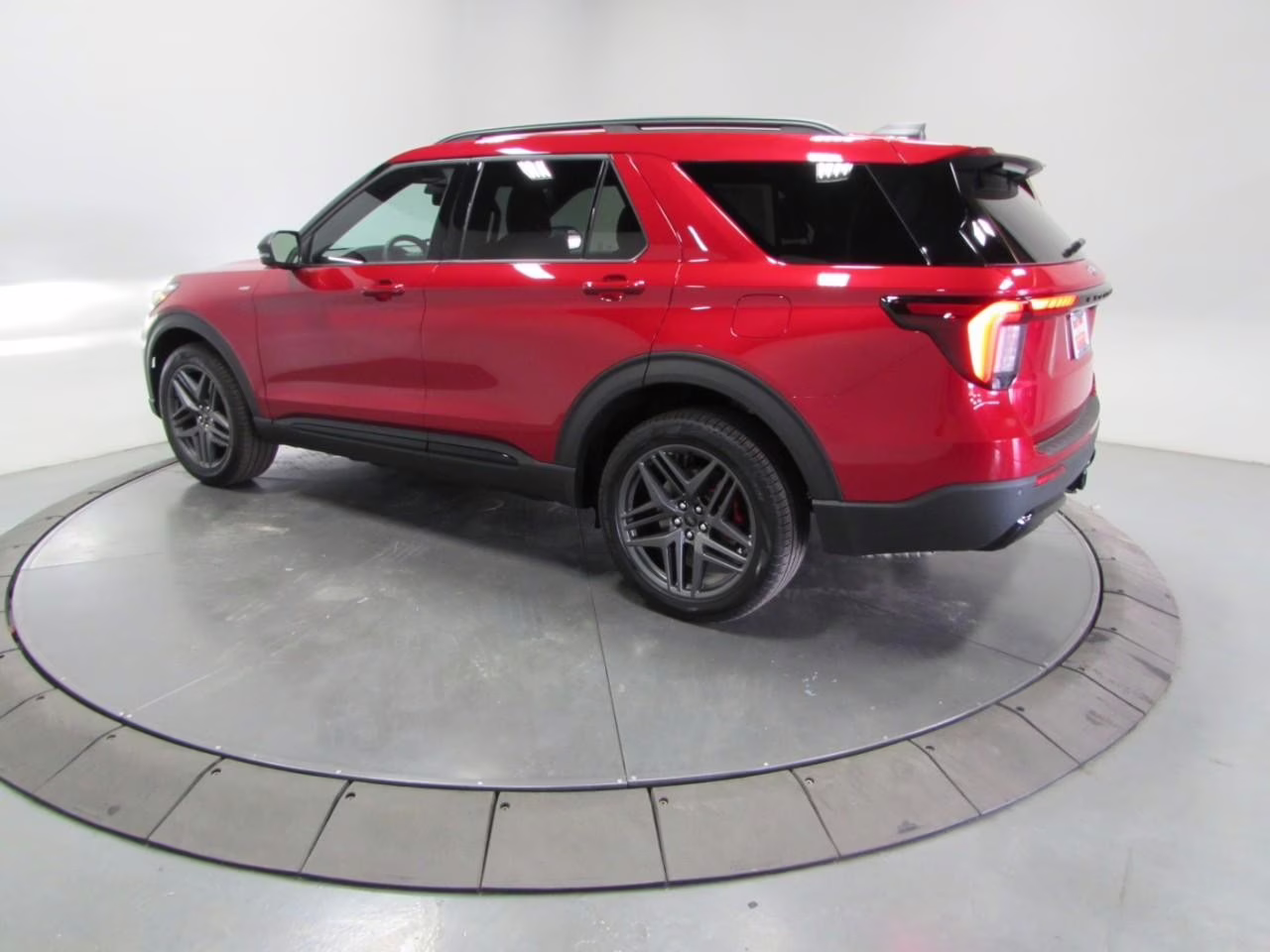 2026 Rapid Red Metallic Tinted Clearcoat Ford Explorer ST-Line 4X4 SUV
