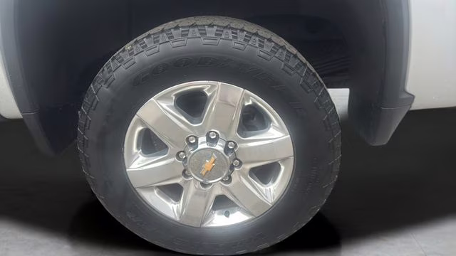 2021 Silver Ice Metallic Chevrolet Silverado 2500HD LTZ 4X4 Truck