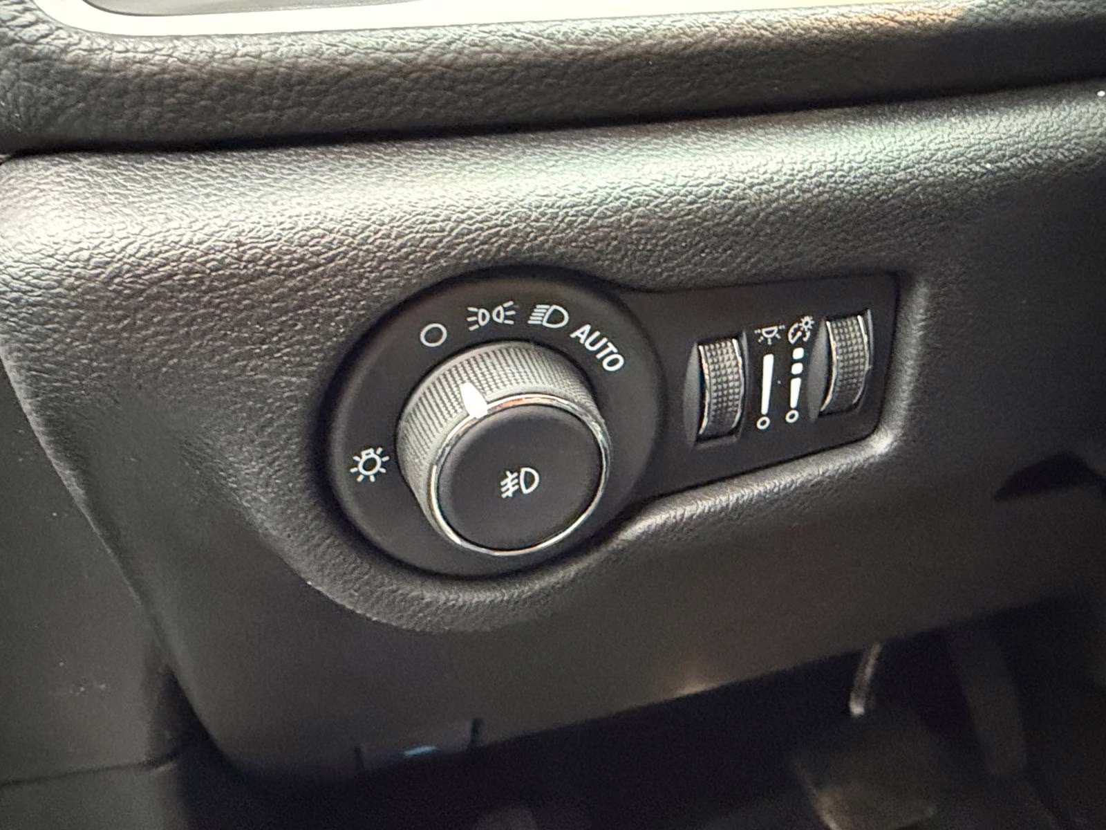 2026 Bright White Clearcoat Chrysler Pacifica Select AWD Van