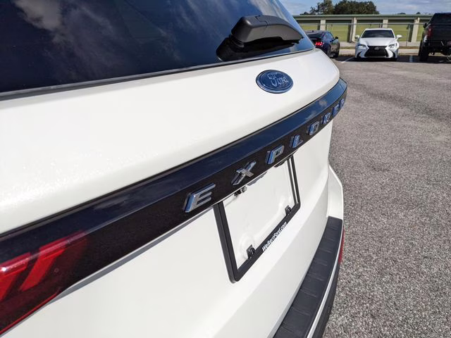 2026 Star White Metallic Tri-Coat Ford Explorer Active RWD SUV