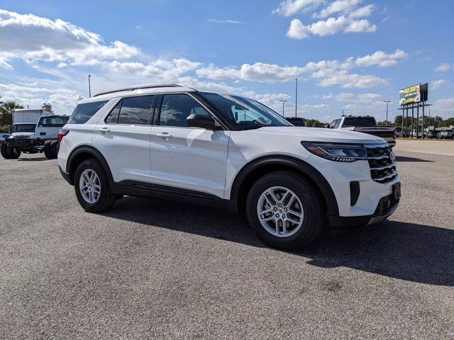 2026 Star White Metallic Tri-Coat Ford Explorer Active RWD SUV