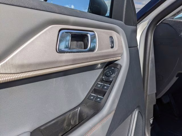 2026 Star White Metallic Tri-Coat Ford Explorer Active RWD SUV