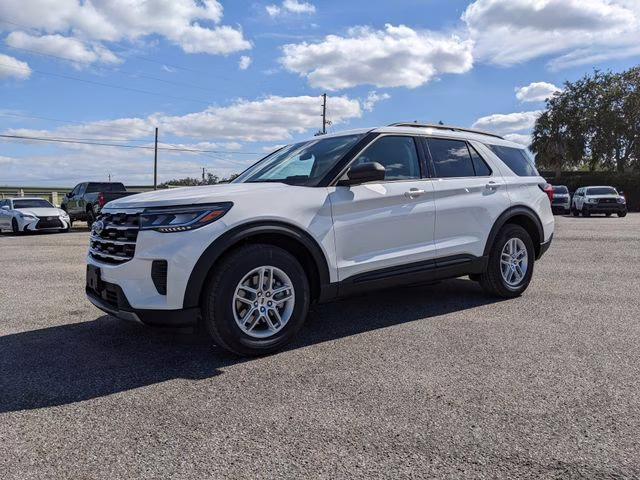 2026 Star White Metallic Tri-Coat Ford Explorer Active RWD SUV