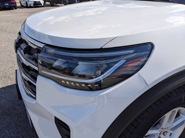2026 Star White Metallic Tri-Coat Ford Explorer Active RWD SUV