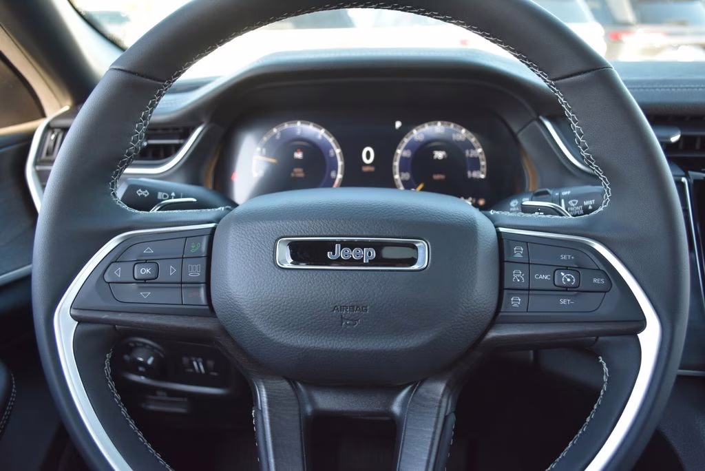 2025 Velvet Red Pearlcoat Jeep Grand Cherokee Limited 4X4 SUV