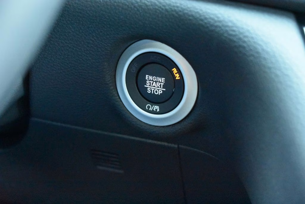 2026 Diamond Black Crystal Pearlcoat Chrysler Pacifica Select AWD Van