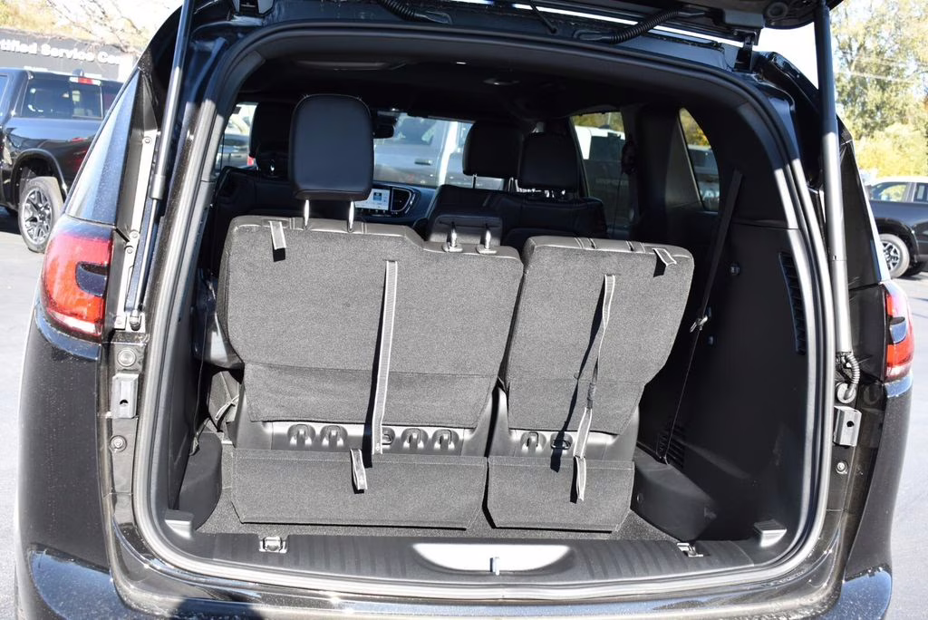 2026 Diamond Black Crystal Pearlcoat Chrysler Pacifica Select AWD Van