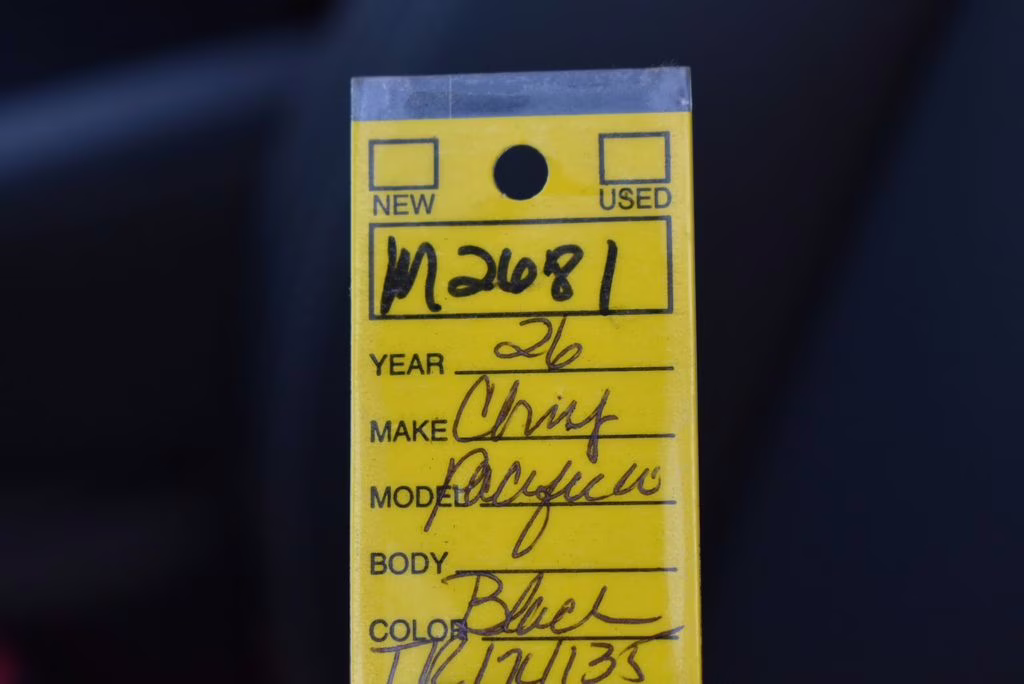 2026 Diamond Black Crystal Pearlcoat Chrysler Pacifica Select AWD Van