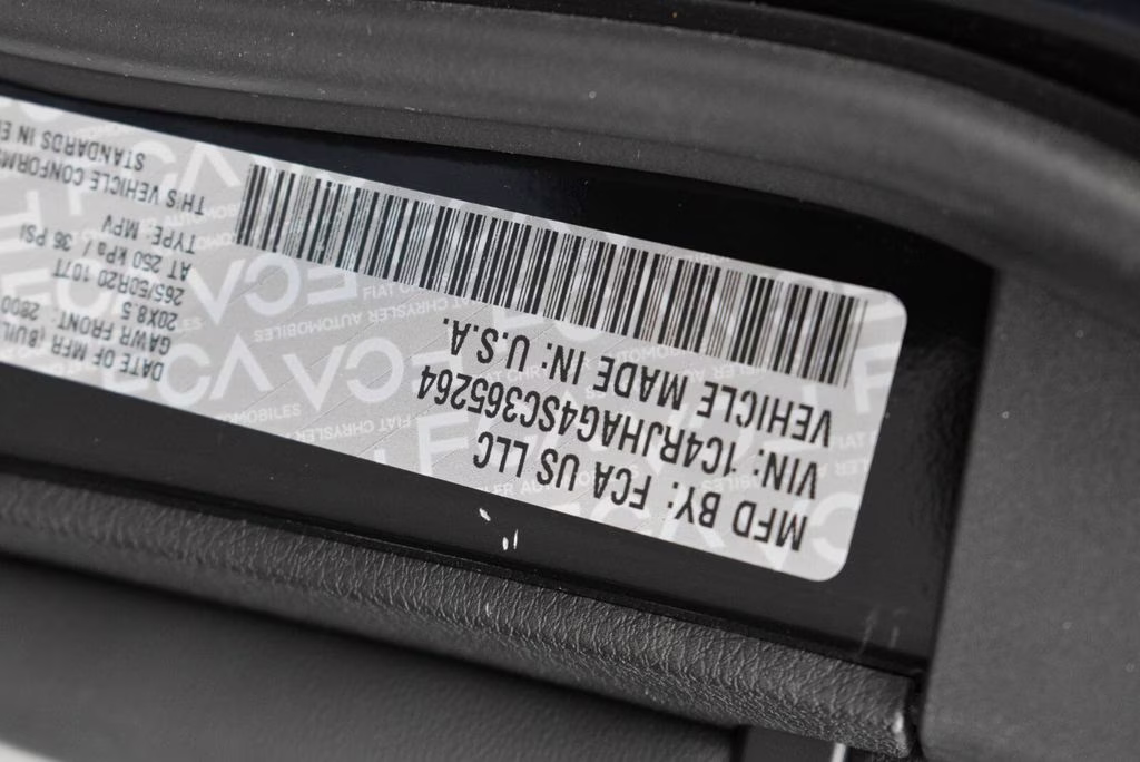 2025 Diamond Black Crystal Pearlcoat Jeep Grand Cherokee Altitude X 4X4 SUV