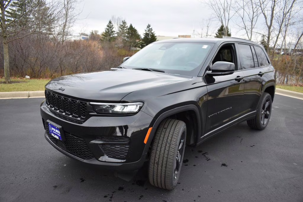 2025 Diamond Black Crystal Pearlcoat Jeep Grand Cherokee Altitude X 4X4 SUV