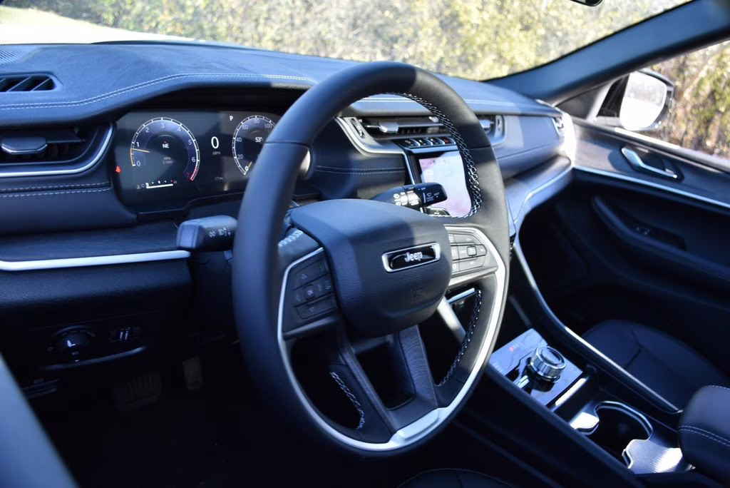 2025 Bright White Clearcoat Jeep Grand Cherokee Limited 4X4 SUV