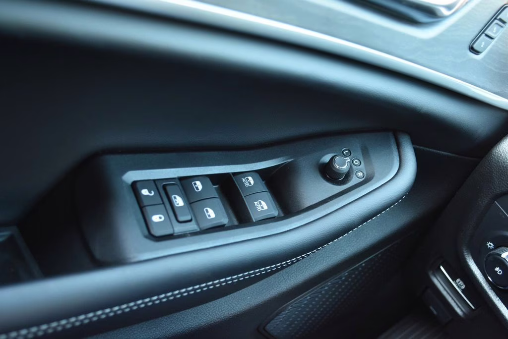 2025 Bright White Clearcoat Jeep Grand Cherokee Limited 4X4 SUV