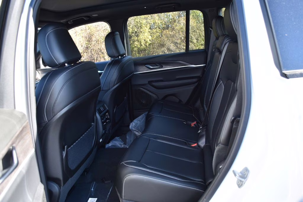 2025 Bright White Clearcoat Jeep Grand Cherokee Limited 4X4 SUV