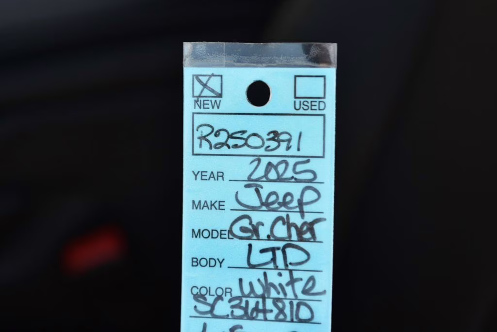 2025 Bright White Clearcoat Jeep Grand Cherokee Limited 4X4 SUV