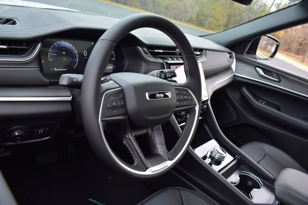 2025 Bright White Clearcoat Jeep Grand Cherokee Limited 4X4 SUV