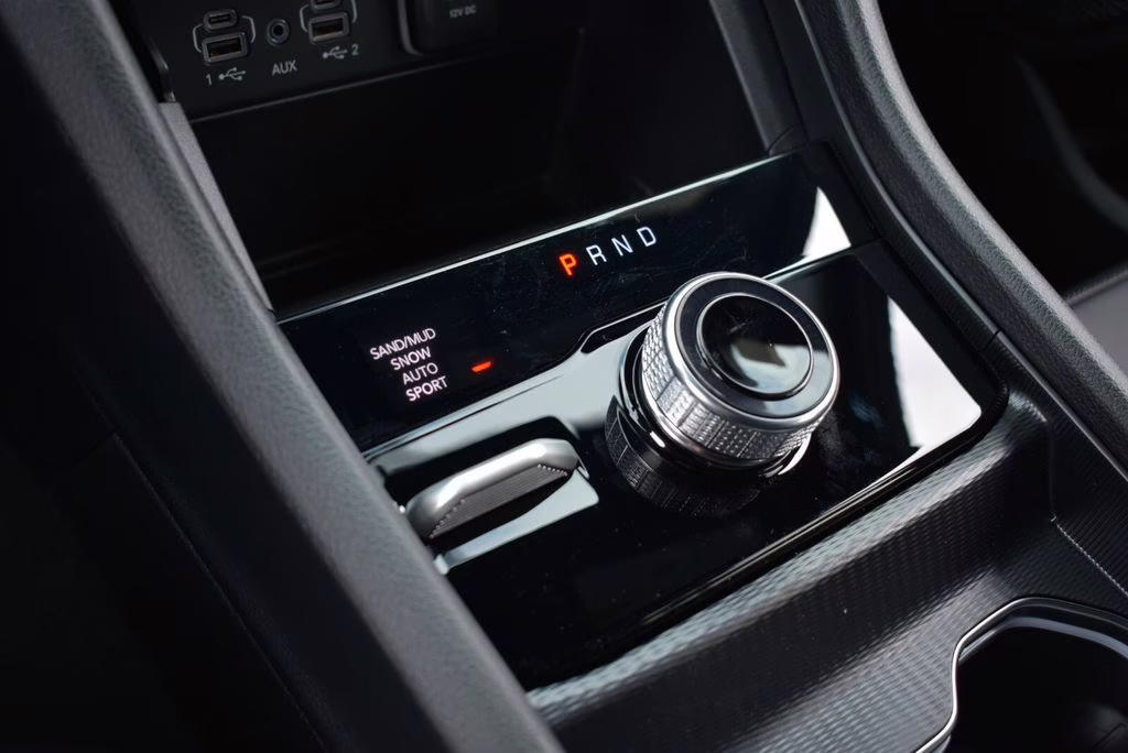 2025 Bright White Clearcoat Jeep Grand Cherokee Limited 4X4 SUV