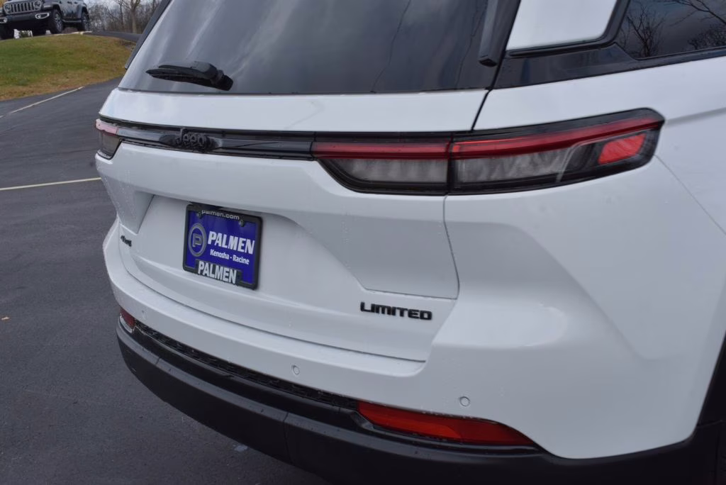 2025 Bright White Clearcoat Jeep Grand Cherokee Limited 4X4 SUV