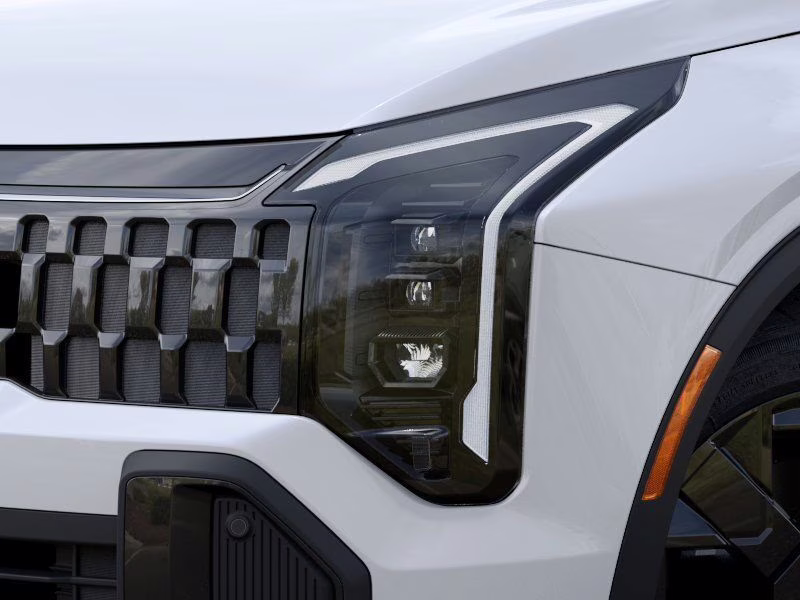 2026 Snow White Pearl Kia Sportage Hybrid X-Line AWD SUV