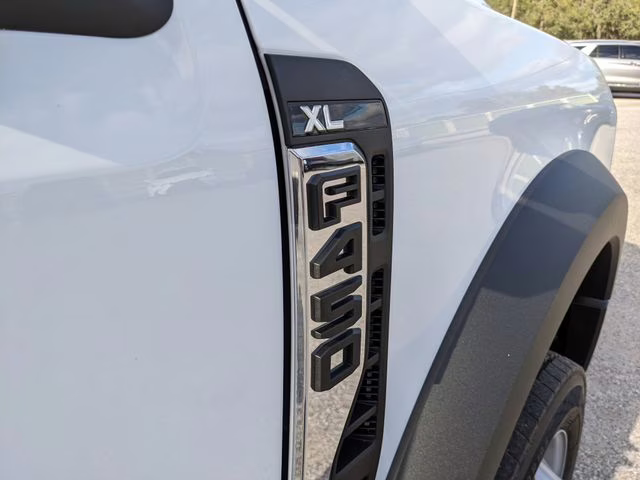2026 Oxford White Ford Super Duty F-450 DRW XL 4X4 Chassis